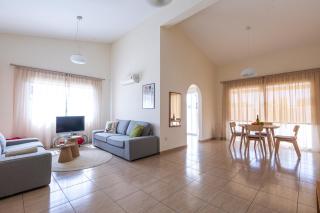 Bungalow Alexia - Garden Oasis near Coral Bay Beach - 3