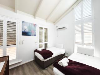 Spacious Heritage Bungalow for Large Groups - 9