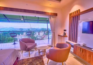 Velora Pool Resort Vagamon by VOYE HOMES - 2