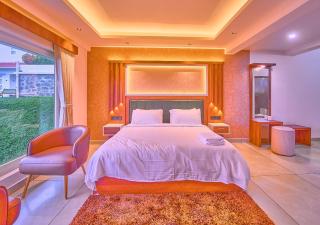Velora Pool Resort Vagamon by VOYE HOMES - 7