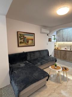 Reni Apartment - 9