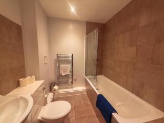 Quayside 1 bed Apartment -Sleeps 2 free Parking - 4