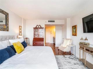 Luxury Key Biscayne Beachfront Getaway - 7