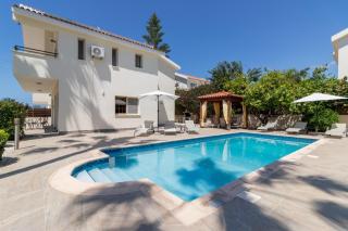 Villa Coralia - Coastal Comfort near Beach & Restaurants - 9