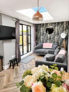 Stylish Coastal Apartment- Sleeps6 - Ground floor - 8
