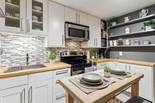 Private Streetsville Guesthouse with Hot Tub - 7