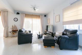 Villa Magnolia - Luxury 4-BR Retreat with Pool - 5