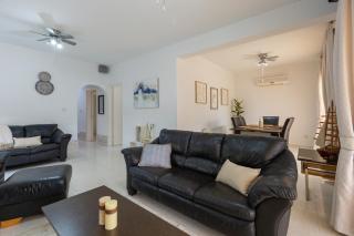 Villa Magnolia - Luxury 4-BR Retreat with Pool - 2