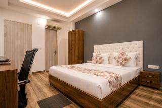 Sky Rise Inn Near Medanta - The Medicity, Gurugram - 2