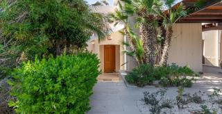 Villa Albina - Elegant 3BR Retreat with Private Pool near Coral Bay - 4