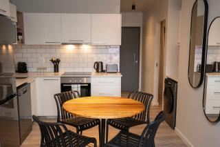 102 Seahorse - 2 Bedroom Premium Unit with Balcony and Parking - 2