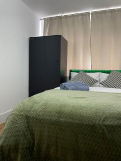 Sunflower House 6 Bedrooms Up to 10 Guests - 9