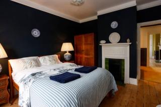 Detached Edwardian Villa with Garden and Parking - 4