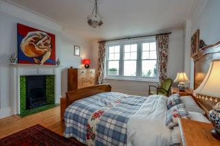 Detached Edwardian Villa with Garden and Parking - 1