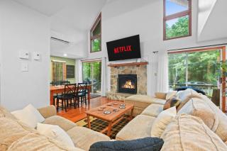 Misty Mountain Chalet - Arcade Fire Pit & More - 8