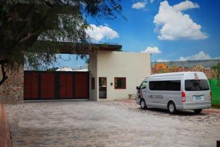 3BD 2BA, AC Pool, Gym, Parking and Security - 1