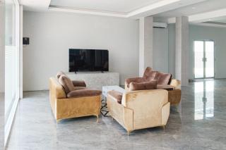 Urbanview Hotel Grand Luxury Lampung - 5