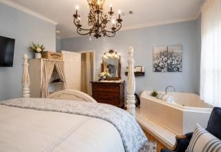 Historic Mansion-King Suite-The Blue Jay - 9