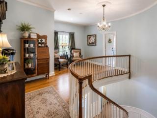 Historic Mansion-King Suite-The Blue Jay - 1