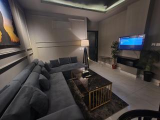 1 Bed Modern Apartment, Pool, Gym, Cinema - 2