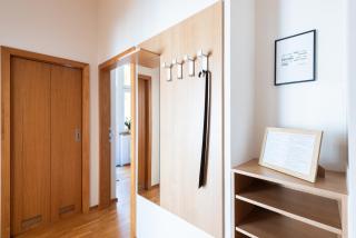 City Glow Family Apartment With Terrace Near The City Center - Self Check in - Praga - 1