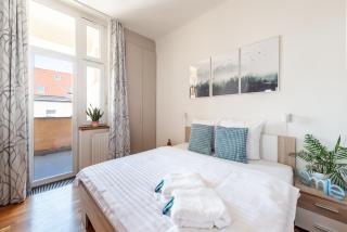 City Glow Family Apartment With Terrace Near The City Center - Self Check in - Praga - 6