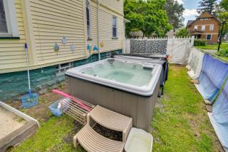 2 Miles to Dtwn! Idyllic Rochester Apt w/ Hot Tub - 2