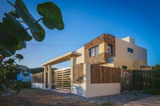 Casa Ola, gated property with a pool and parking! - El Valle - 0