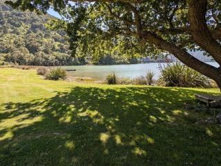 Little waterfront Retreat amongst native bush and private beach access - 5