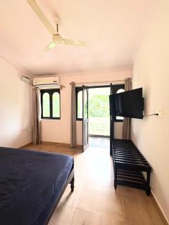 La Petite Boutique Hotel with Pool Near Beach and Airport - 1