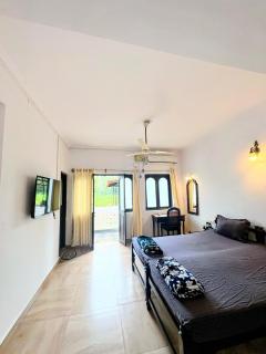 La Petite Boutique Hotel with Pool Near Beach and Airport - 6