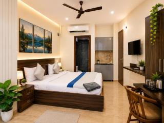 The White Casa Premium 1RK 201 Near Medanta Hospital - 4