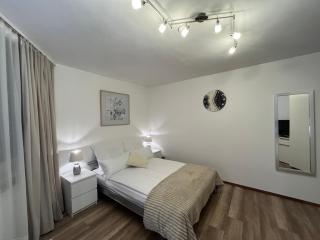 Großzügig geschnittene, helle, schöne Wohnung in Toplage - 3