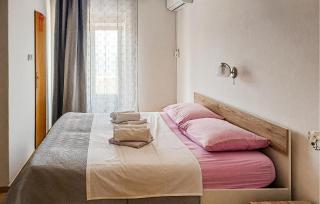 Gorgeous Apartment In Rab With House Sea View - 8