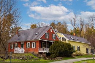 1820 House - VT Charm + Modern Comforts + Hot Tub - Stowe - 0