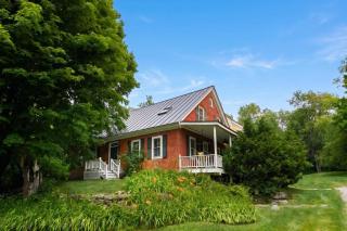 1820 House - VT Charm + Modern Comforts + Hot Tub - Stowe - 9