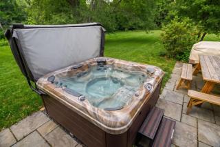 1820 House - VT Charm + Modern Comforts + Hot Tub - Stowe - 7