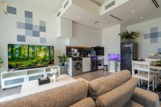 Modern Studio with City View Escape at Pixel Tower - 1