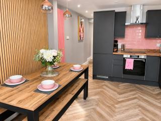 Stylish Coastal Apartment- Sleeps6 - Ground floor - 4