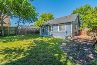 10 min Walk to Downtown • Vintage Bungalow • Patio - 2