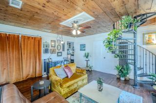 10 min Walk to Downtown • Vintage Bungalow • Patio - 1