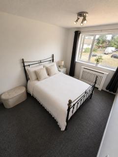 Modern 2-Bed Maisonette- Ideal for Gatwick Aiport - 5
