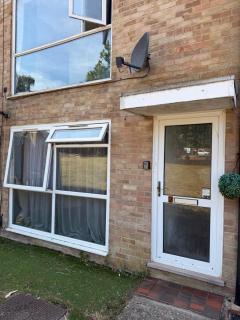 Modern 2-Bed Maisonette- Ideal for Gatwick Aiport - 2