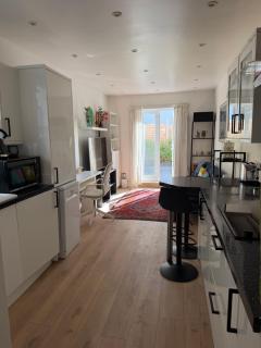Brixton Hill- 2 Bed Flat - 4