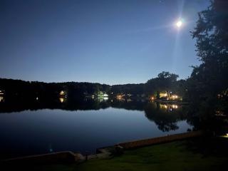 Lakefront Escape- Hot Tub & Putt-Putt - 4
