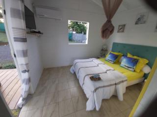 Bungalow chic à Sainte-Rose + piscine. - 1