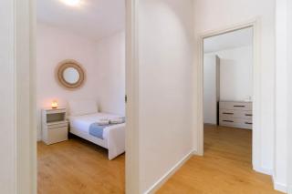 Seaview with parking and outdoor courtyard - 7