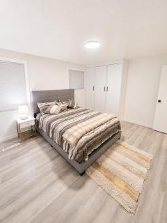 Cozy Stay Near Airport - 3