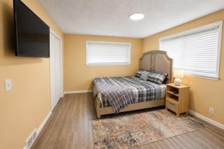 Cozy Stay Near Airport - 4