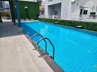2 Bedroom with rooftop pool Sukhumvit BTS Nana - 9